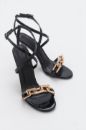 Polanda Gold Zincir Detaylı İnce Topuk 10 Cm Siyah Rugan Topuklu Ayakkabı