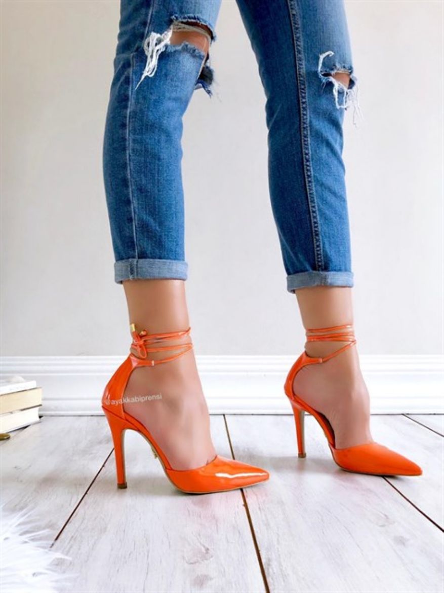 Levis Bilekten Bağcıklı İnce Topuk 10 Cm Turuncu Rugan Stiletto resmi