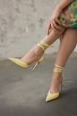 Suzy Bilekten Bantlı İnce Topuk 10 Cm Sarı Rugan Stiletto