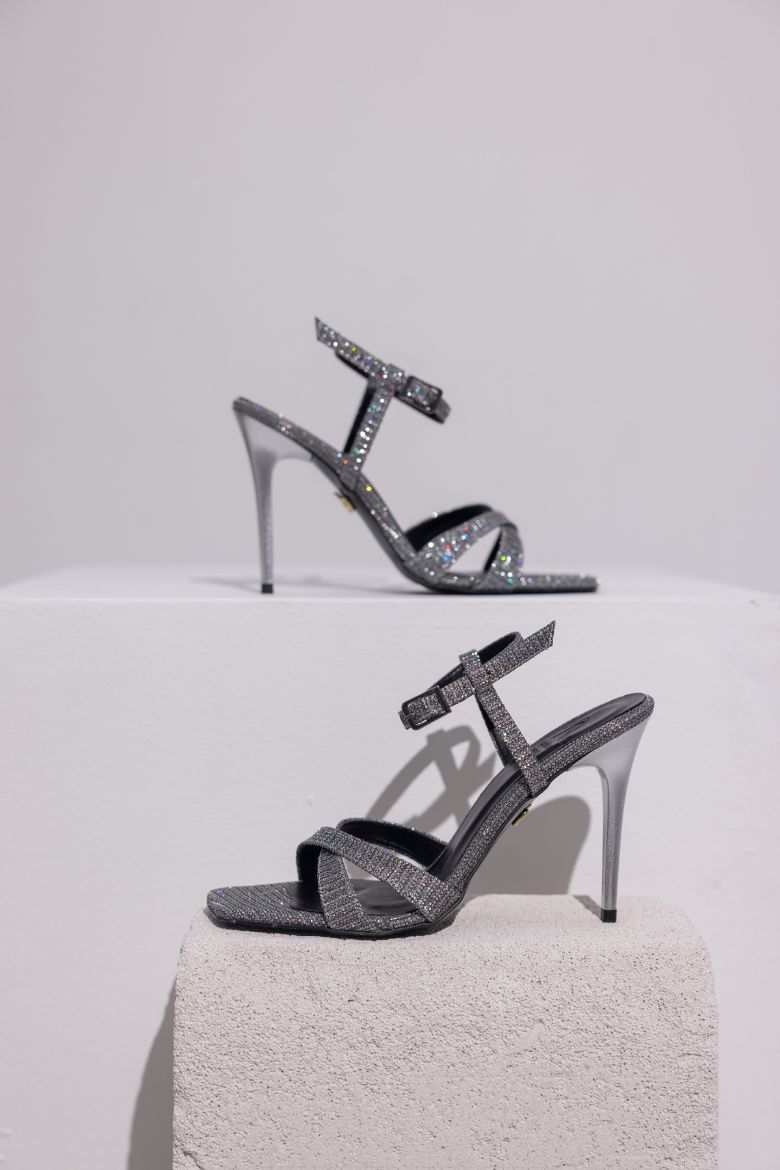 Mangata Çapraz Bantlı İnce Topuk 10 Cm Gümüş Simli Topuklu Ayakkabı resmi