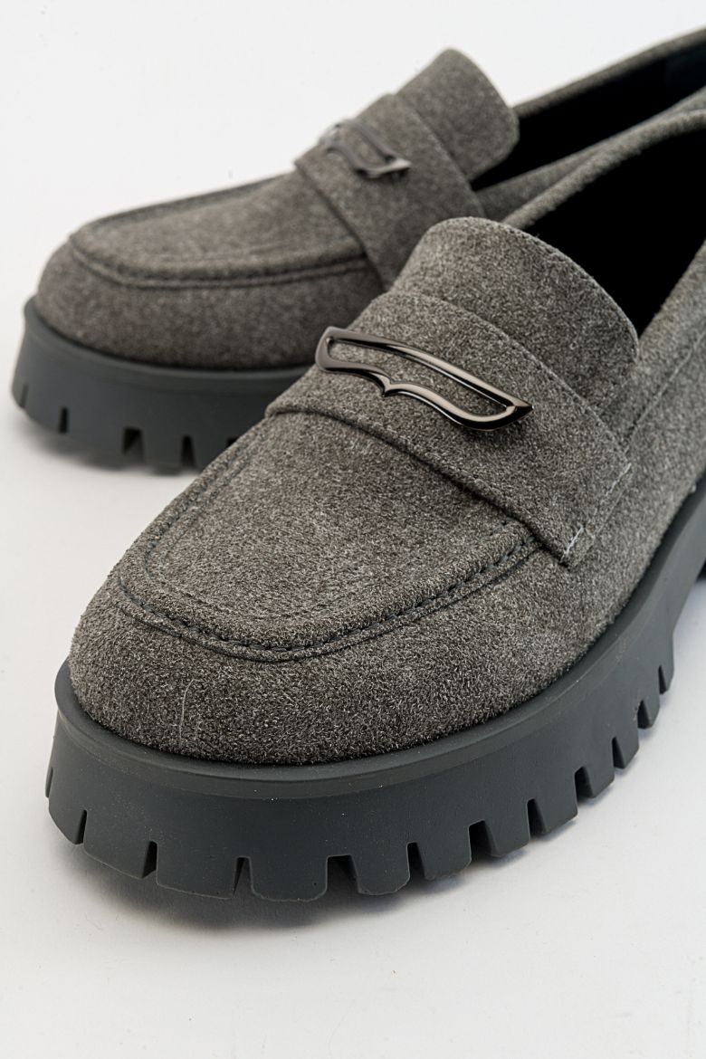 Dapper Toka Detaylı   GRİ SÜET LOAFER resmi