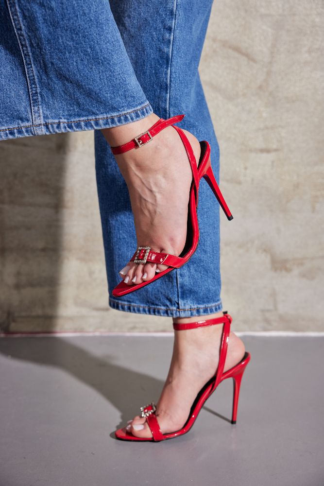 Tula Taşlı Toka Detaylı Bilekten Bantlı İnce Topuk 10 Cm Kırmızı Rugan Topuklu Ayakkabı resmi
