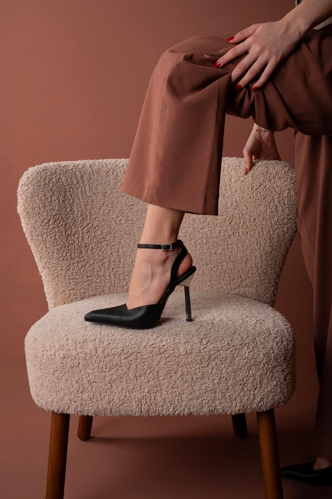 Celia Bilekten Bantlı İnce Topuk 10 Cm Siyah Mat Stiletto resmi