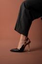 Stella Aksesuar Detaylı İnce Topuk 10 Cm Siyah Rugan Stiletto