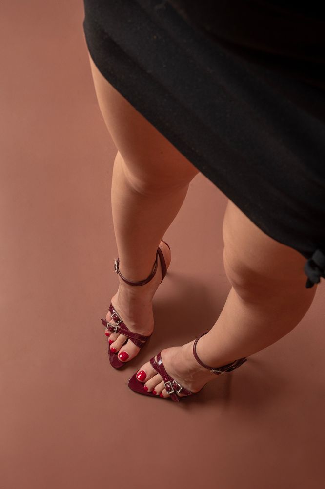 Simone Taşlı Toka Detaylı Çapraz Bantlı İnce Topuk 10 Cm Cherry Topuklu Ayakkabı resmi