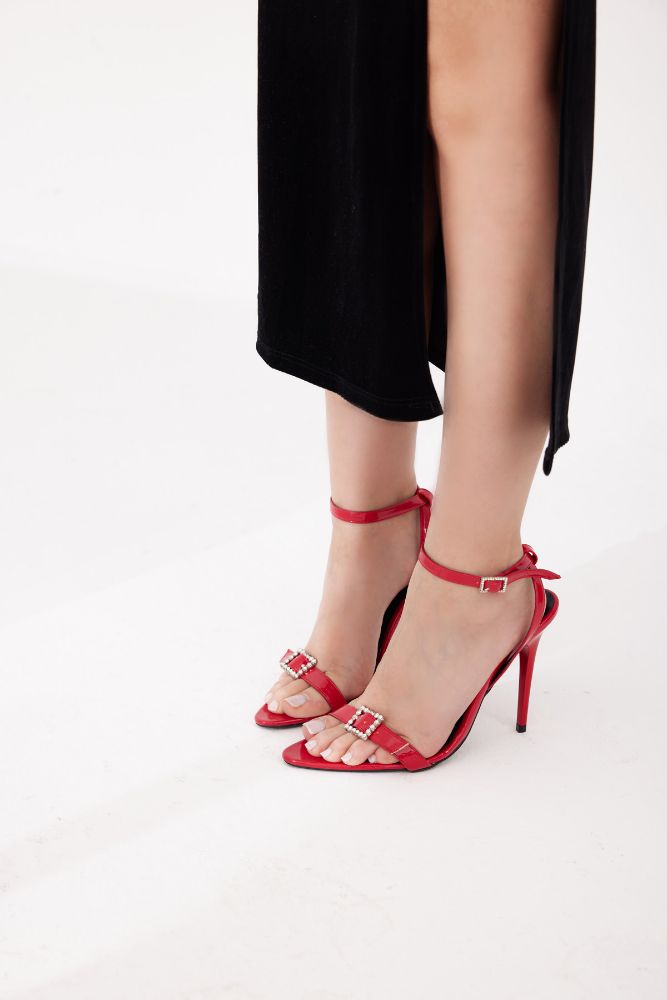Tula Taşlı Toka Detaylı Bilekten Bantlı İnce Topuk 10 Cm Kırmızı Rugan Topuklu Ayakkabı resmi