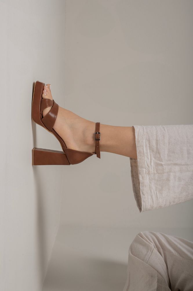 Eroso Çapraz Bantlı Kalın Topuk 11 Cm Taba Mat Platform resmi