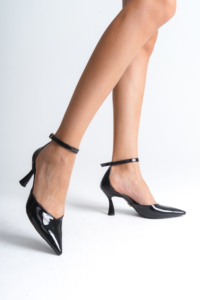 3526 Bilekten Bantlı İnce Topuk 8 Cm Siyah Rugan Stiletto resmi
