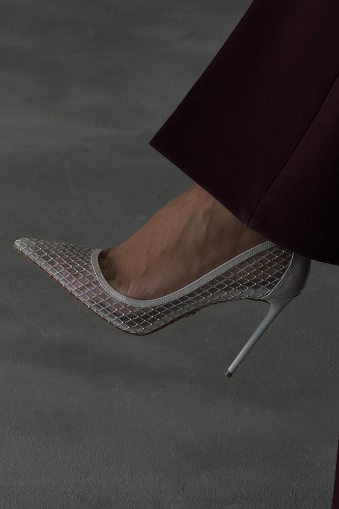 Romy Taş Detaylı Fileli İnce Topuk 10 Cm Beyaz Rugan Stiletto resmi
