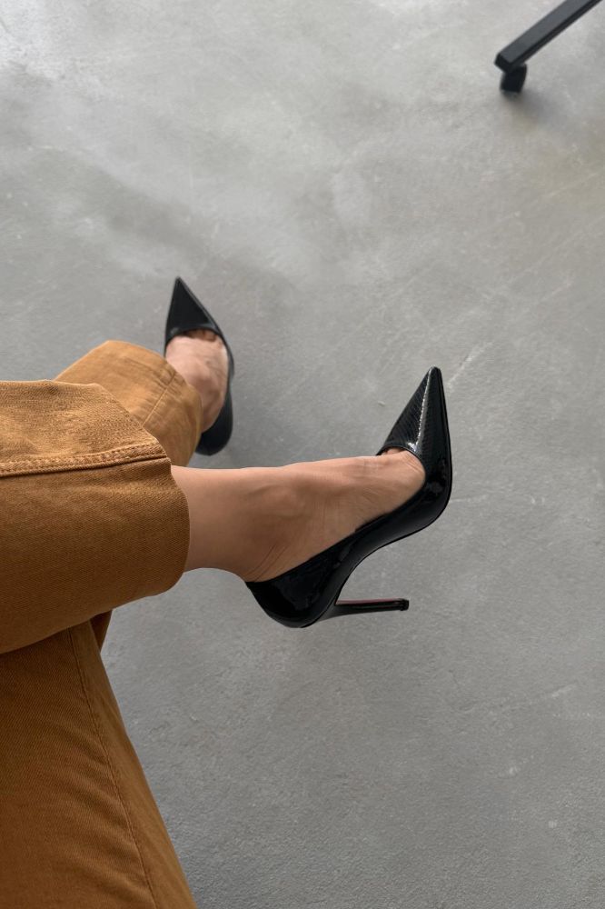 Fia İnce Topuk 12 Cm Siyah Yılan Desenli Stiletto resmi