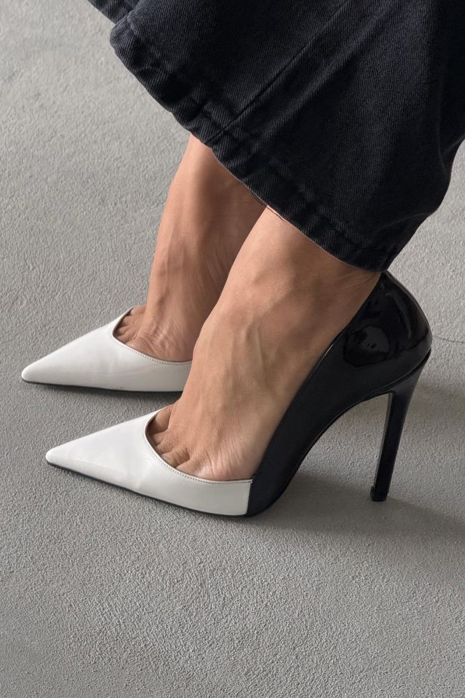Mika İnce Topuk 12 Cm Beyaz Siyah Stiletto resmi
