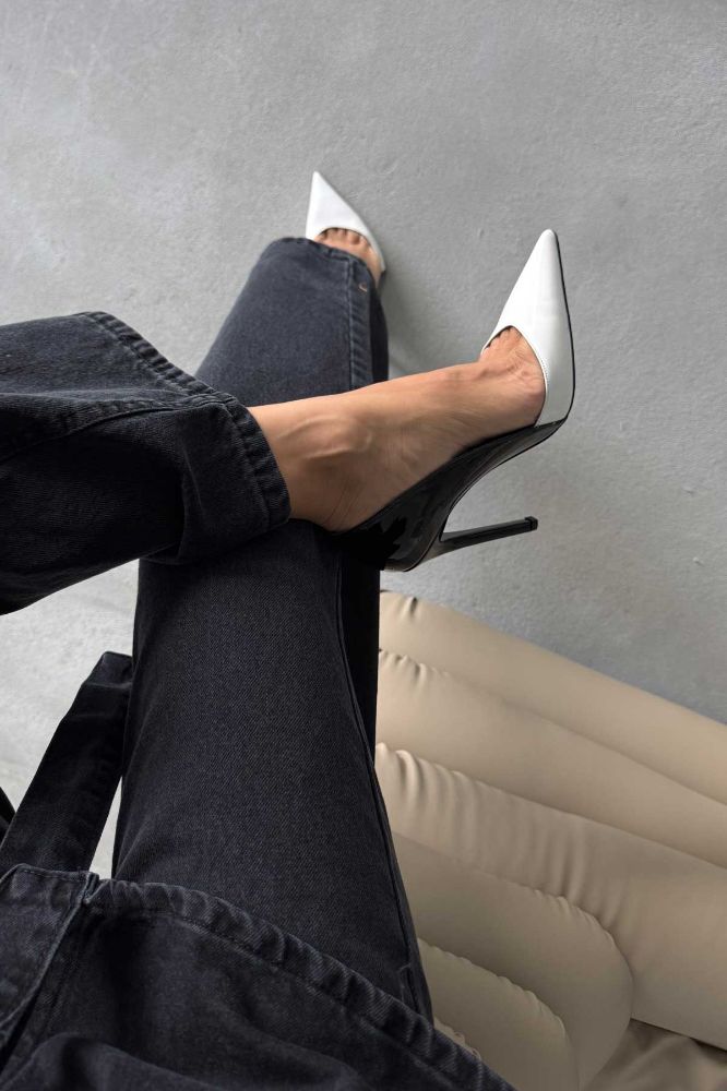 Mika İnce Topuk 12 Cm Beyaz Siyah Stiletto resmi