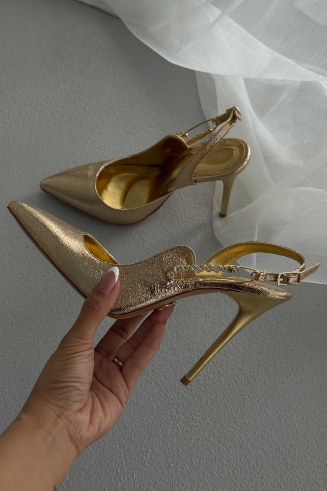 Brooch Aksesuar Detaylı İnce Topuk 10 Cm Gold Stiletto resmi