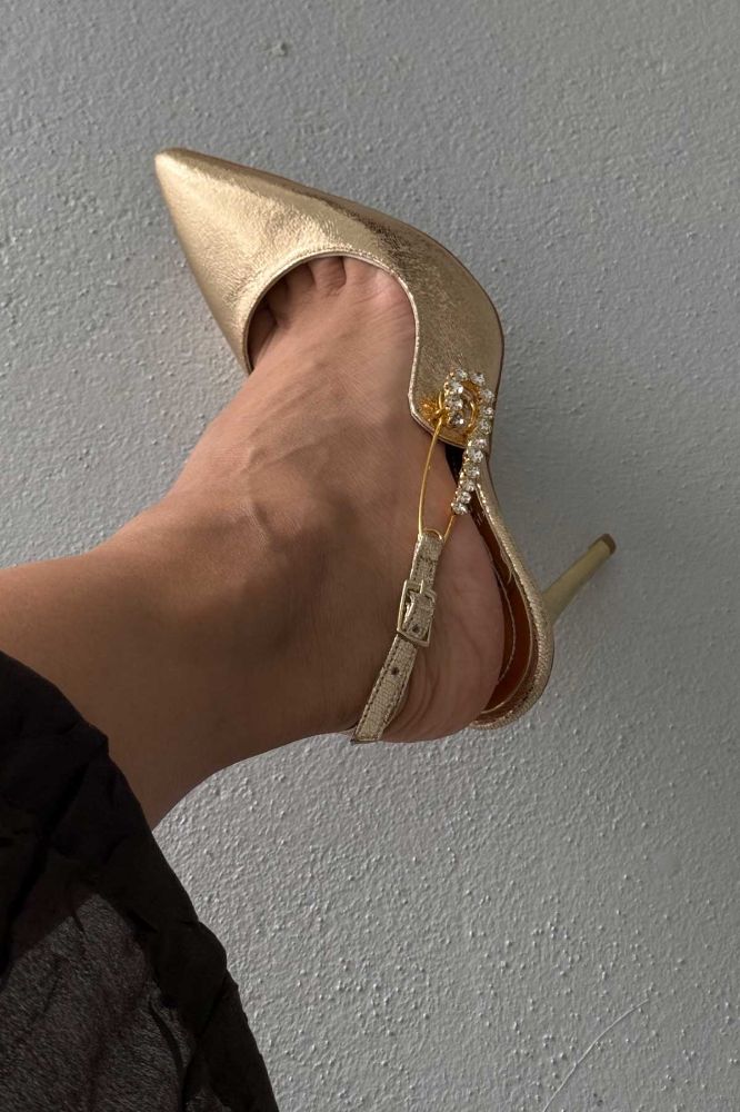 Brooch Aksesuar Detaylı İnce Topuk 10 Cm Gold Stiletto resmi