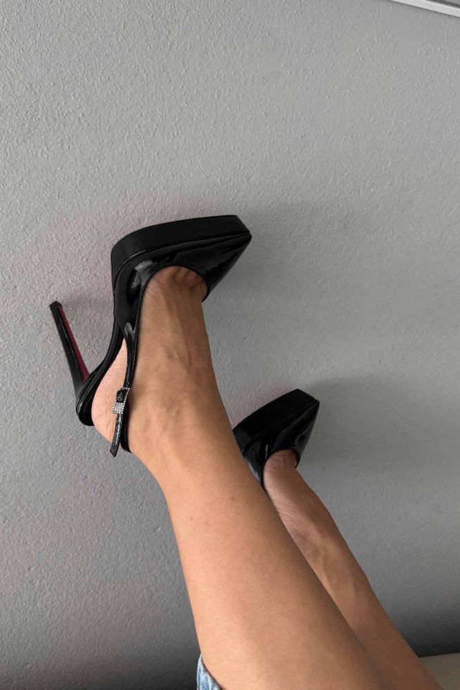 Dovie Taşlı Toka Detaylı İnce Topuk 13 Cm Siyah Rugan Platform resmi