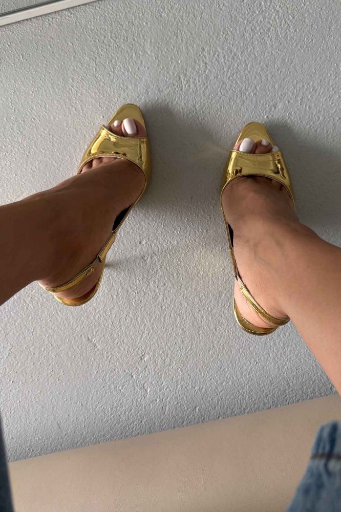 Baby Burnu Açık İnce Topuk 10 Cm Gold Topuklu Ayakkabı resmi