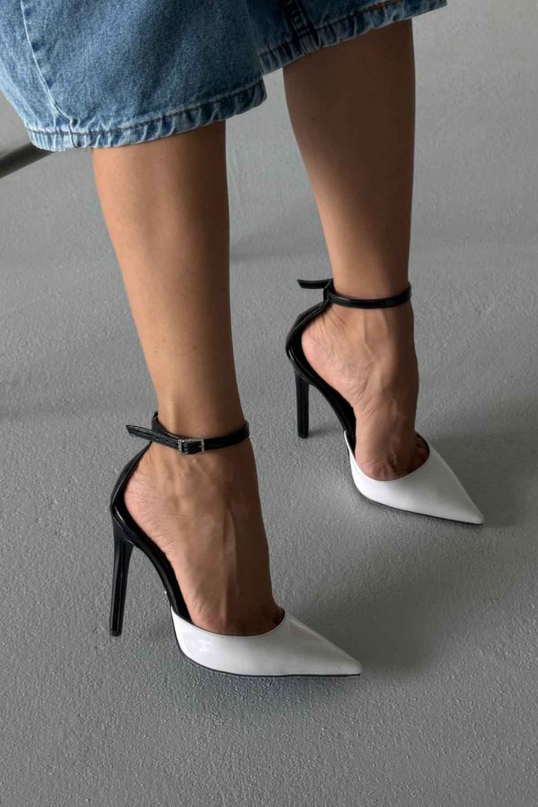 Gael Taşlı Toka Detaylı Bilekten Bantlı İnce Topuk 12 Cm Beyaz Siyah Stiletto resmi