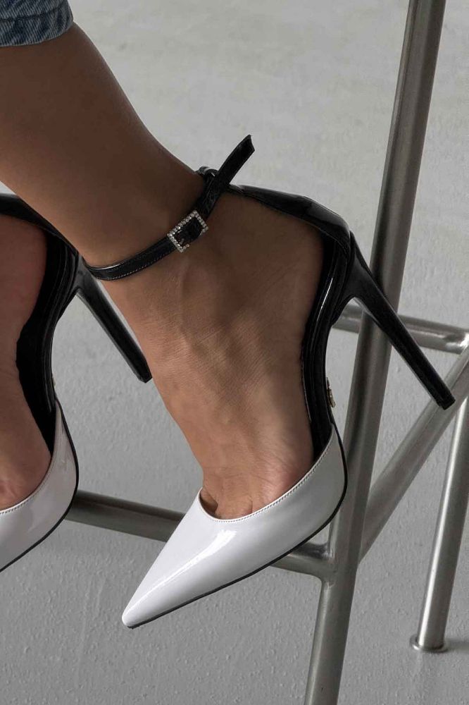 Gael Taşlı Toka Detaylı Bilekten Bantlı İnce Topuk 12 Cm Beyaz Siyah Stiletto resmi