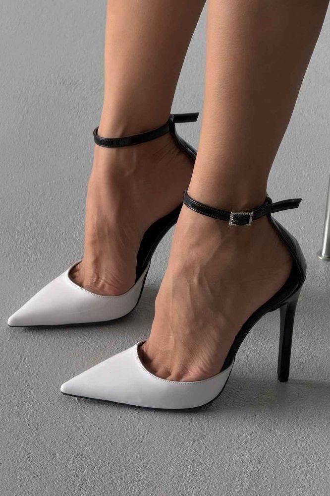 Gael Taşlı Toka Detaylı Bilekten Bantlı İnce Topuk 12 Cm Beyaz Siyah Stiletto resmi