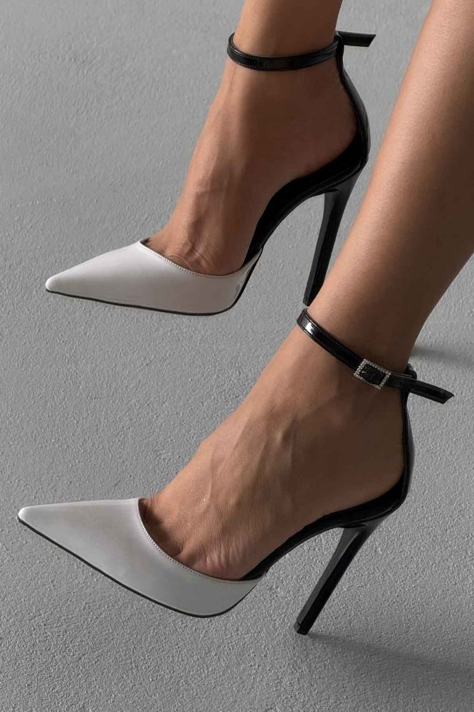 Gael Taşlı Toka Detaylı Bilekten Bantlı İnce Topuk 12 Cm Beyaz Siyah Stiletto resmi