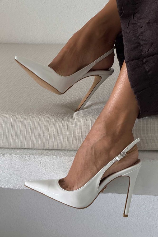 Awed Taşlı Toka Detaylı İnce Topuk 12 Cm Beyaz Rugan Stiletto resmi