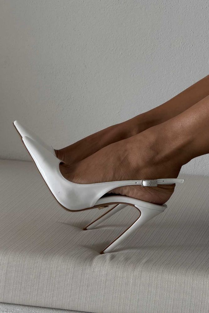 Awed Taşlı Toka Detaylı İnce Topuk 12 Cm Beyaz Rugan Stiletto resmi