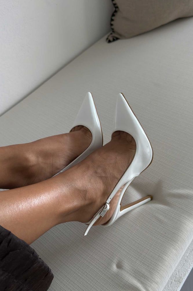 Awed Taşlı Toka Detaylı İnce Topuk 12 Cm Beyaz Rugan Stiletto resmi