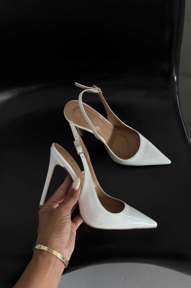Awed Taşlı Toka Detaylı İnce Topuk 12 Cm Beyaz Rugan Stiletto resmi
