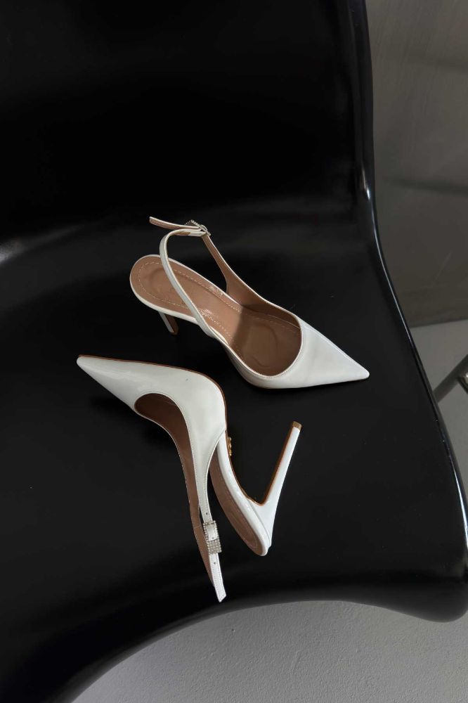 Awed Taşlı Toka Detaylı İnce Topuk 12 Cm Beyaz Rugan Stiletto resmi
