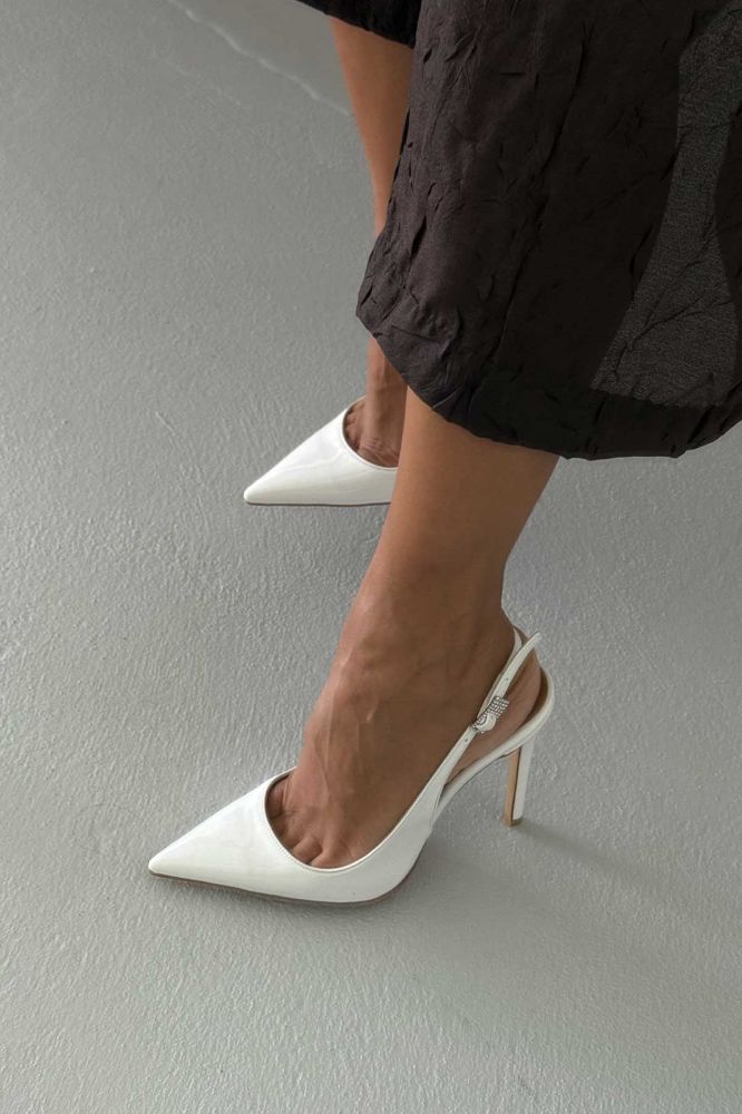 Awed Taşlı Toka Detaylı İnce Topuk 12 Cm Beyaz Rugan Stiletto resmi