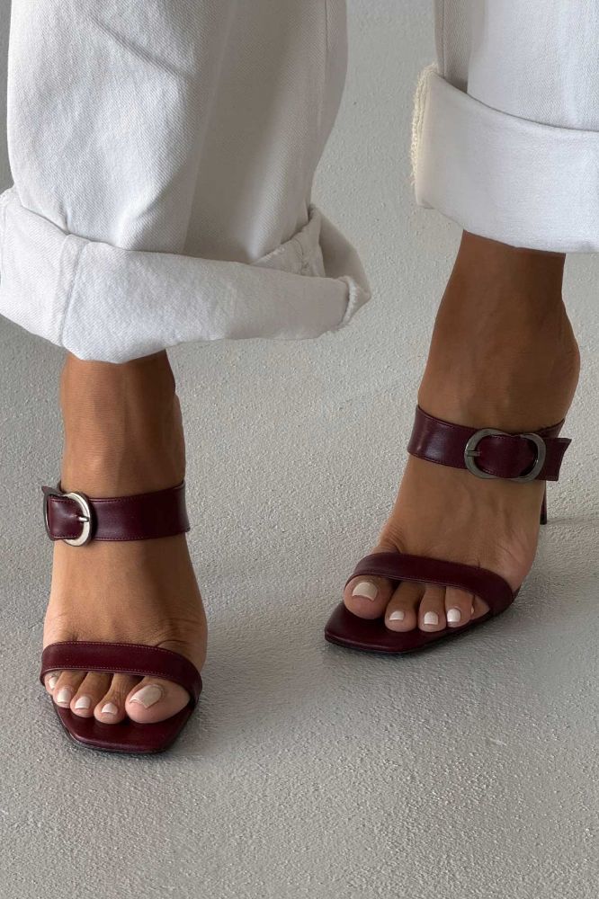 Zusa Toka Detaylı İnce Topuk 10 Cm Bordo Mat Terlik resmi