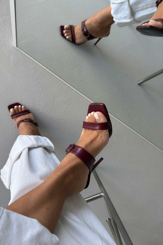 Zusa Toka Detaylı İnce Topuk 10 Cm Bordo Mat Terlik resmi