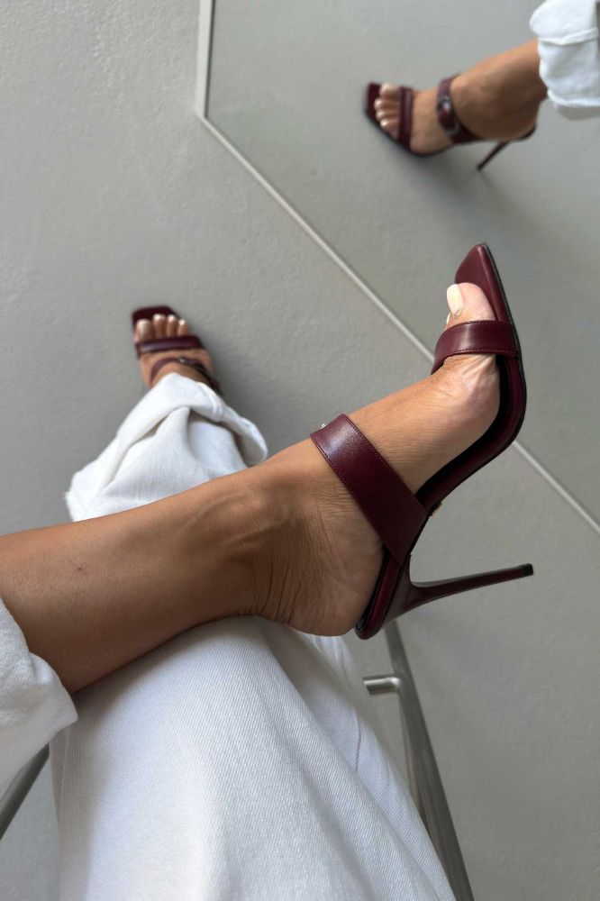 Zusa Toka Detaylı İnce Topuk 10 Cm Bordo Mat Terlik resmi