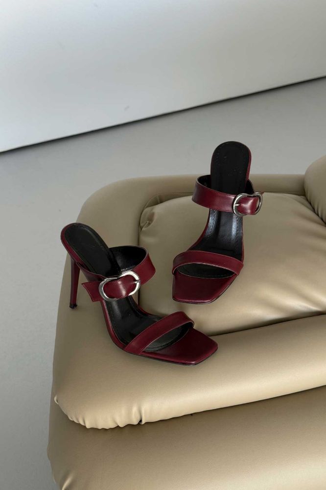 Zusa Toka Detaylı İnce Topuk 10 Cm Bordo Mat Terlik resmi