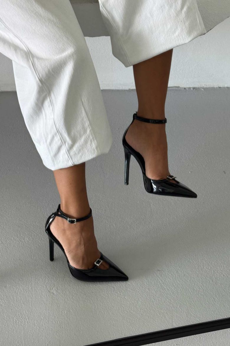 Soren Taşlı Tokalı İnce Topuk 12 Cm Siyah Rugan Stiletto resmi