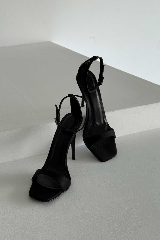 Garcia İnce Topuk 10 Cm Siyah Mat Saten Stiletto resmi