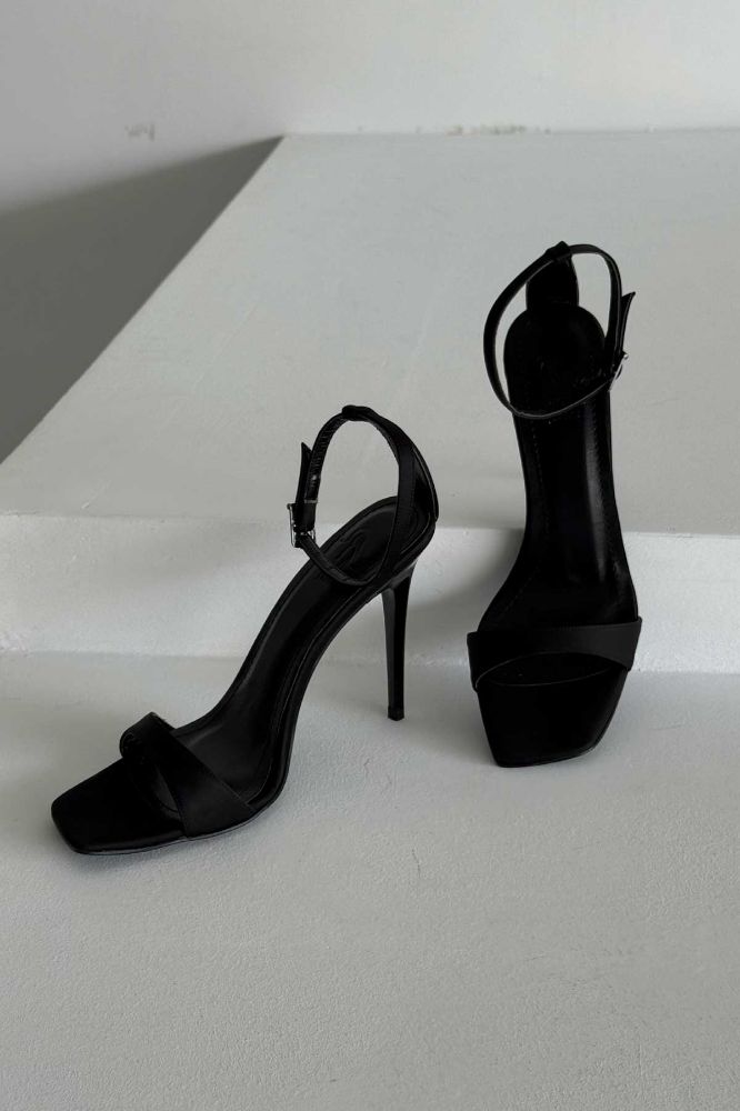 Garcia İnce Topuk 10 Cm Siyah Mat Saten Stiletto resmi