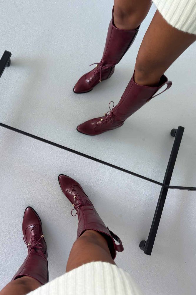 Janica Bağcık Ve Toka Detaylı Kalın Topuk 3 Cm Bordo Mat Çizme resmi