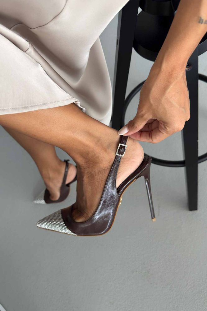 Jewel Taş Detaylı İnce Topuk 12 Cm Kahve Kırışık Rugan Stiletto resmi