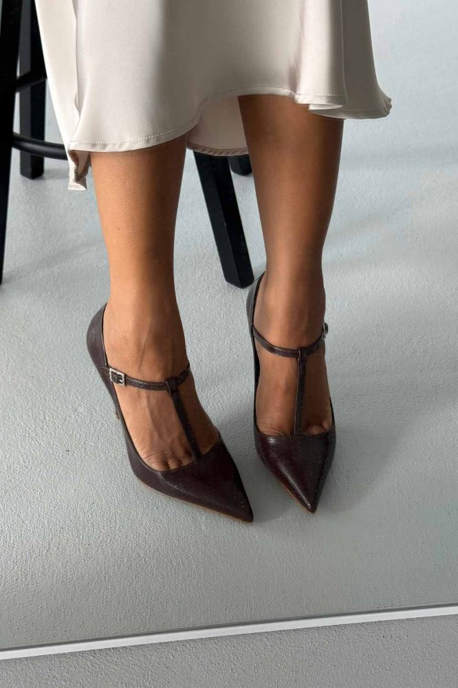 Wren Taşlı Toka Detaylı İnce Topuk 12 Cm Kahve Kırışık Rugan Stiletto resmi