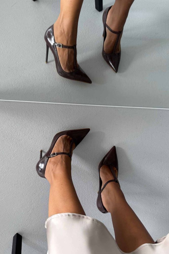 Wren Taşlı Toka Detaylı İnce Topuk 12 Cm Kahve Kırışık Rugan Stiletto resmi