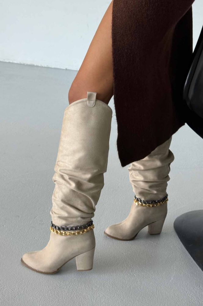 Brown Körüklü Ve Aksesuar Detaylı Kalın Topuk 8 Cm Ten Süet Çizme resmi