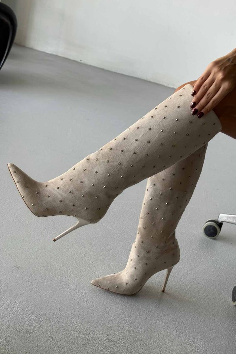 Aura Taş Detaylı İnce Topuk 10 Cm Ten Süet Çizme resmi
