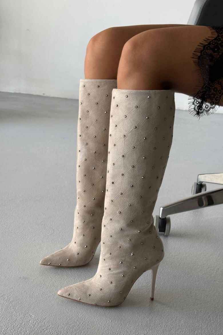 Aura Taş Detaylı İnce Topuk 10 Cm Ten Süet Çizme resmi