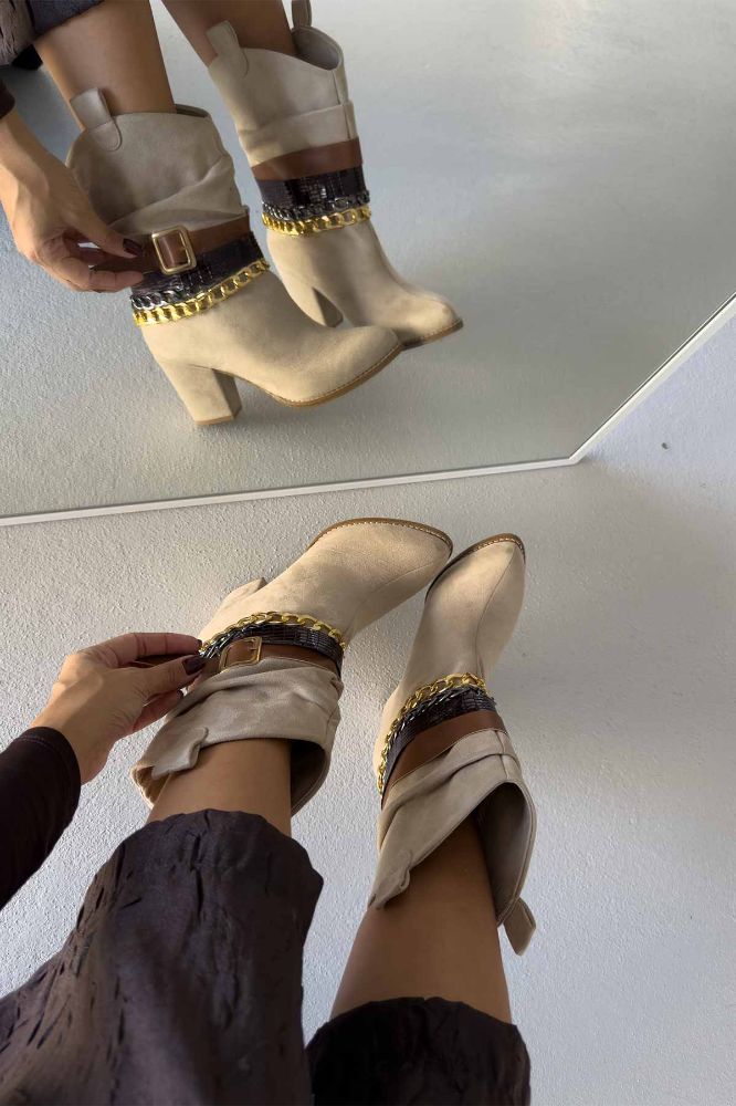 Gipsy Körüklü Ve Aksesuarlı Kalın Topuk 8 Cm Krem İpekli Bot resmi