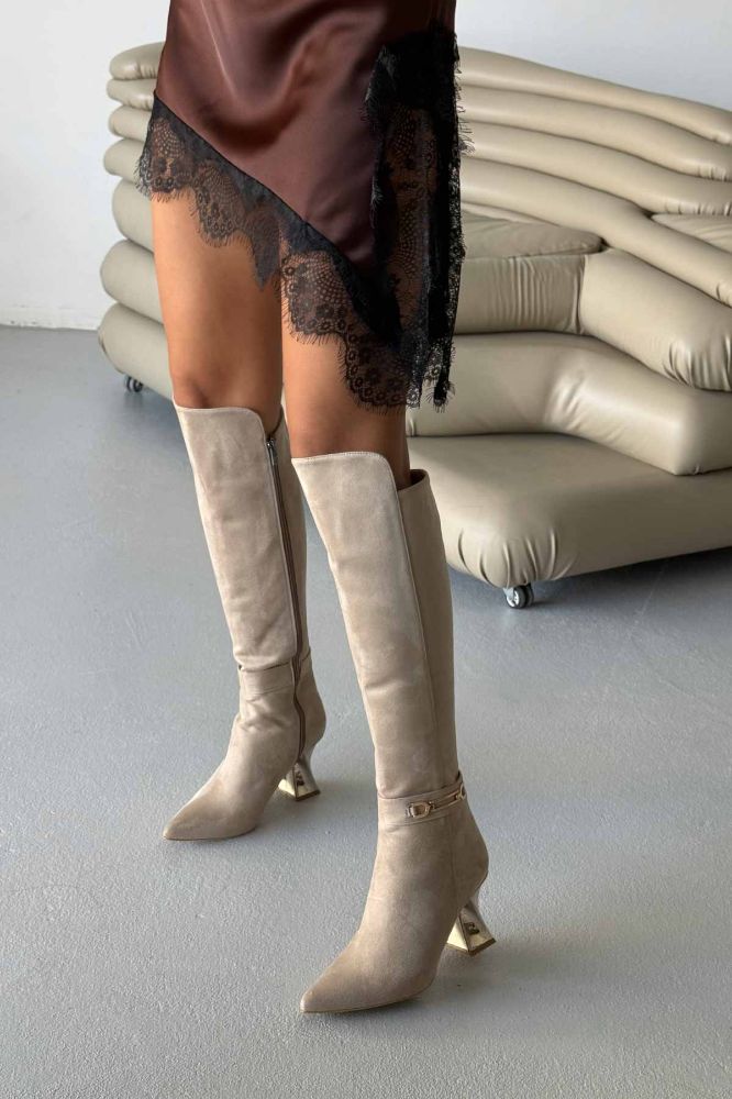 Thalia Toka Detaylı Kalın Topuk 8 Cm Ten Süet Çizme resmi