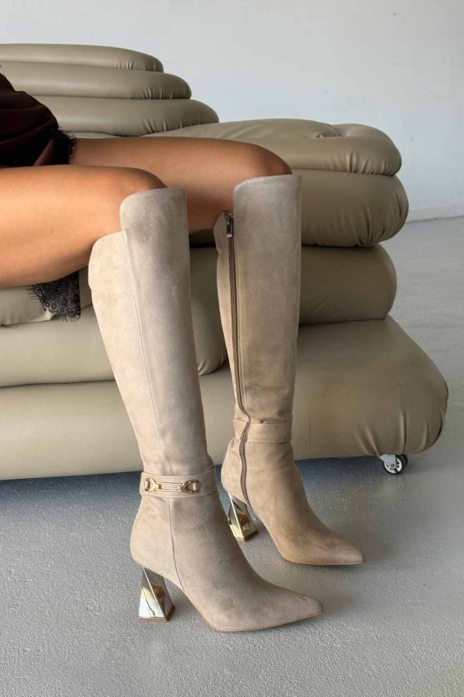 Thalia Toka Detaylı Kalın Topuk 8 Cm Ten Süet Çizme resmi