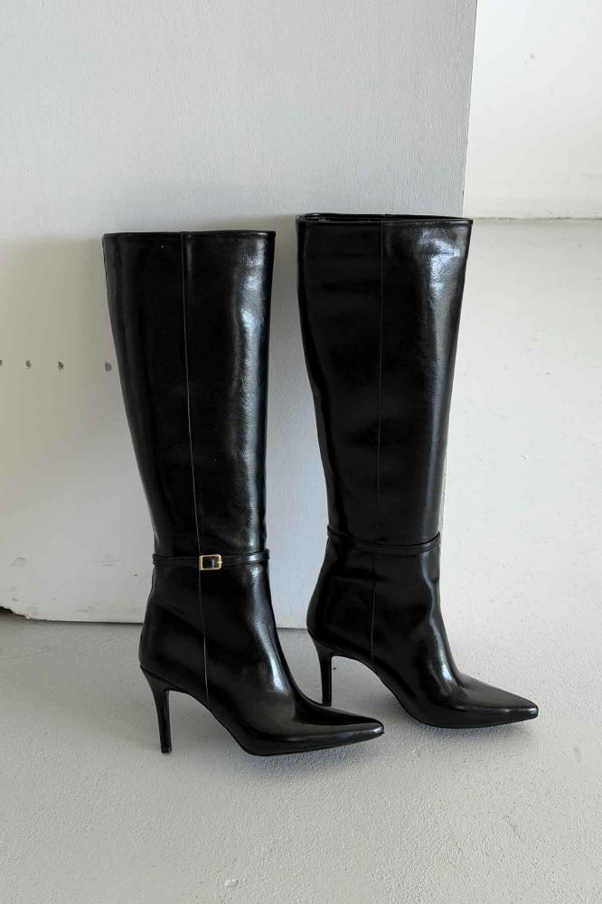 Noelle Toka Detaylı İnce Topuk 10 Cm Siyah Kırışık Rugan Çizme resmi