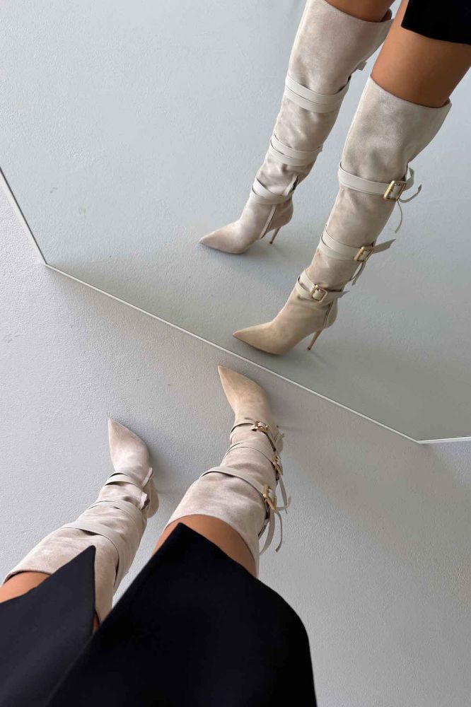 Roma Toka Detaylı Diz Üstü İnce Topuk 10 Cm Ten Süet Çizme resmi