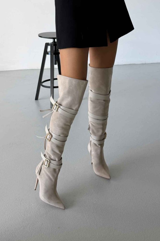 Roma Toka Detaylı Diz Üstü İnce Topuk 10 Cm Ten Süet Çizme resmi